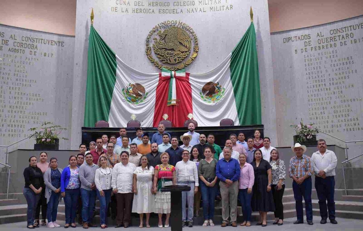 CAPACITAN A MUNÍCIPES DE LA REGIÓN DE PAPANTLA EN MATERIA DE ENTREGA-RECEPCIÓN