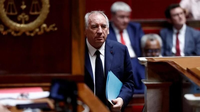 DIMITE EL PRIMER MINISTRO DE FRANCIA EN MEDIO DE CRISIS DE LAS FINANZAS PÚBLICAS