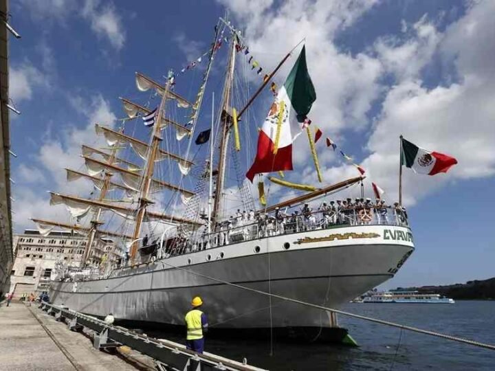 BUQUE ESCUELA CUAUHTÉMOC REANUDA OPERACIONES TRAS CHOCAR CON PUENTE DE BROOKLYN