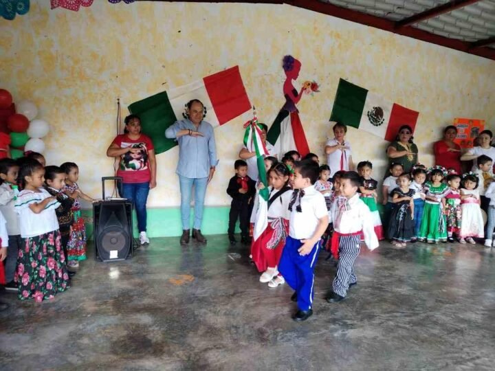 PARTICIPA ALCALDE ELECTO EN FESTEJO PATRIO EN KINDER DE HUATUSCO