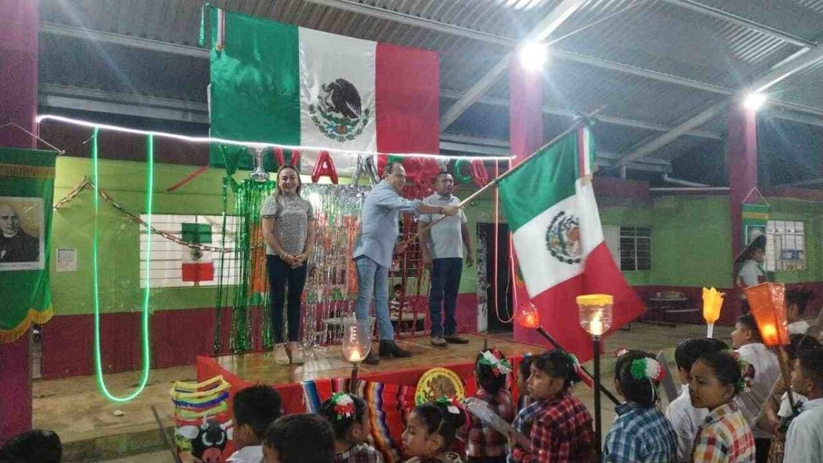 FESTEJAN MES PATRIO EN AMATIOPA