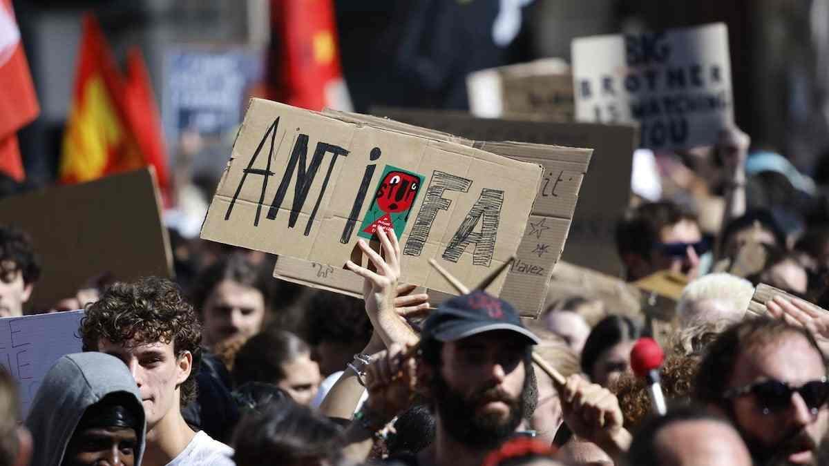 DESIGNAN OFICIALMENTE COMO “TERRORISTA” AL MOVIMIENTO ANTIFA DE EU