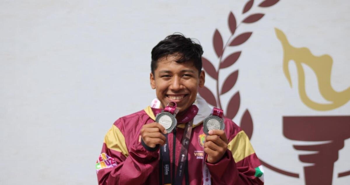 JARED OLIVA LIDERA A VERACRUZ CON 7 MEDALLAS EN NATACIÓN