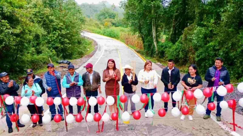ENTREGA ALCALDESA REHABILITACIÓN DE CAMINO EN ACATICPAC