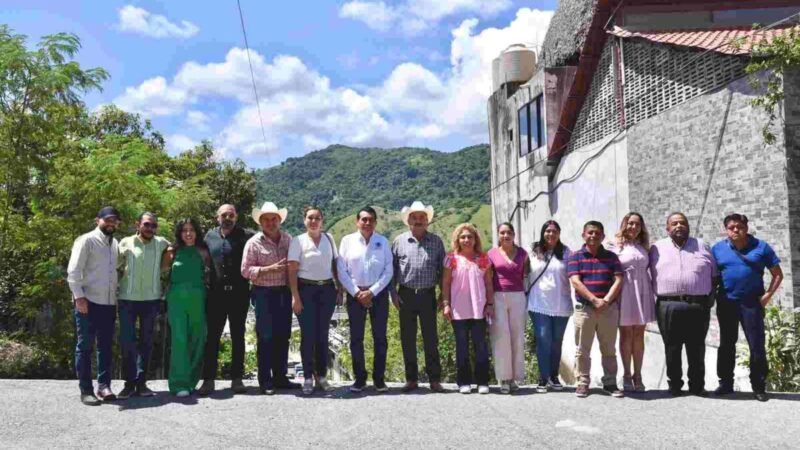 EN EL CONGRESO, ATENCIÓN A TODOS LOS MUNICIPES SIN DISTINCIÓN DE COLORES