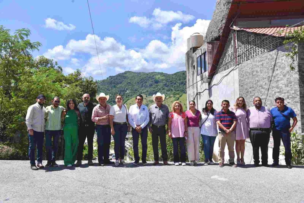 EN EL CONGRESO, ATENCIÓN A TODOS LOS MUNICIPES SIN DISTINCIÓN DE COLORES