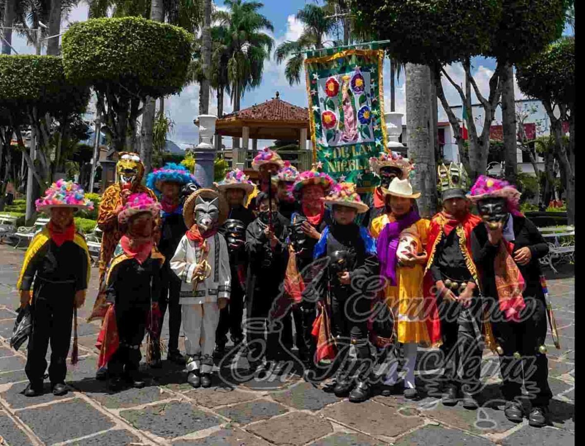 LLEVAN DANZA DE LOS NEGROS A FERIA EN CHAPINGO