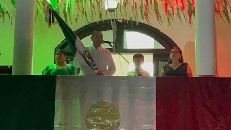 RAFAEL LÓPEZ DA GRITO DE DOLORES EN ZENTLA
