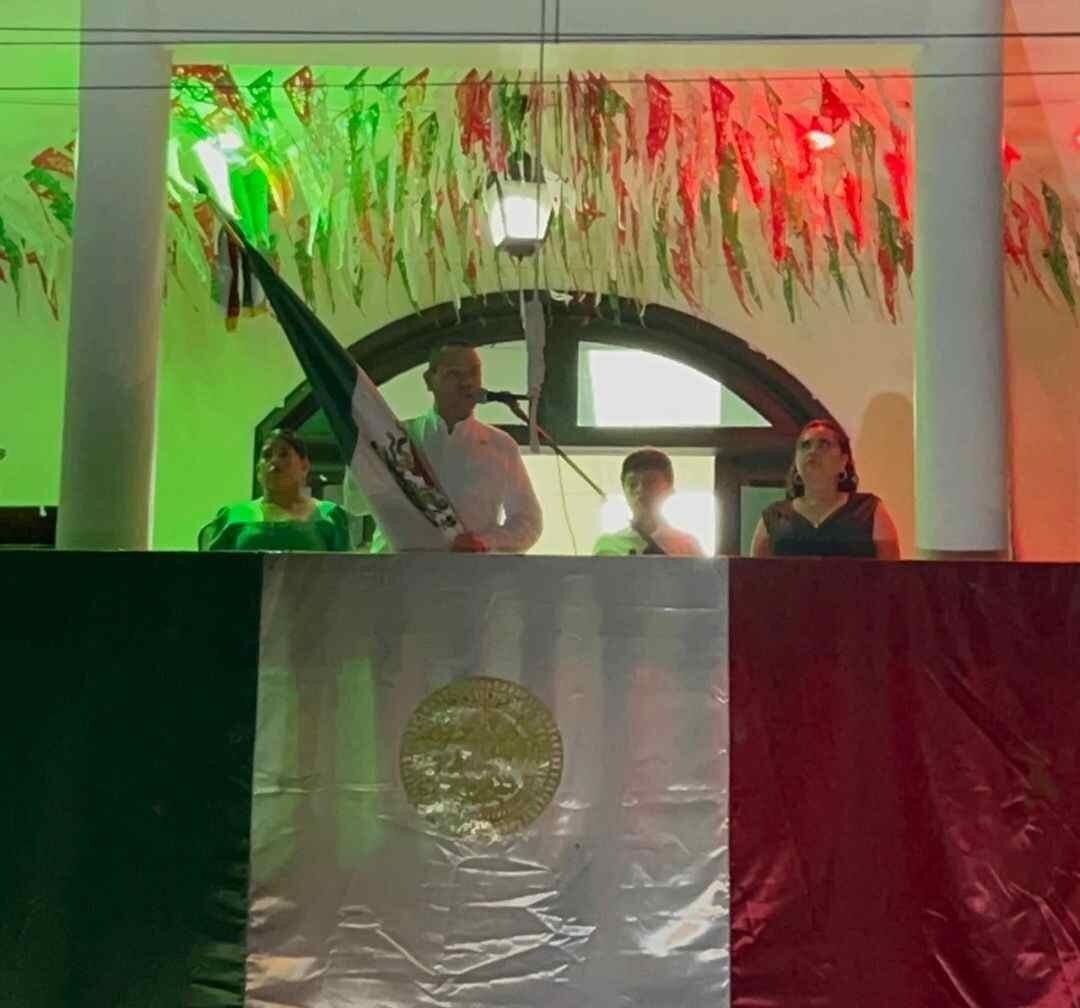 RAFAEL LÓPEZ DA GRITO DE DOLORES EN ZENTLA