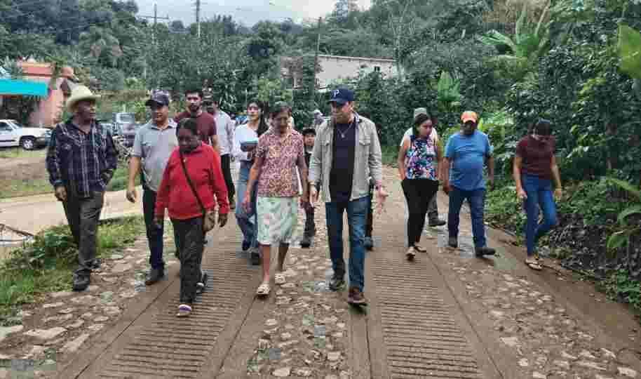 VISITA URCINO MÉNDEZ A GENTE DE IXPILA
