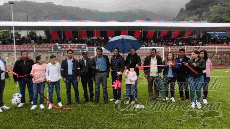 INAUGURA ALCALDE DE ALPATLÁHUAC CAMPO DEPORTIVO EN XICOLA