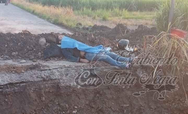 MUERE MOTOCICLISTA AL CAER A SOCAVÓN