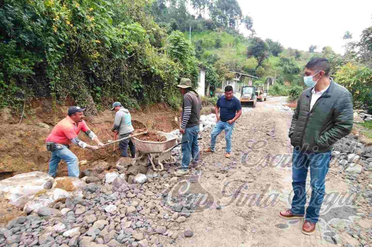 SUPERVISA LEONEL SÁNCHEZ OBRA DE PAVIMENTACIÓN EN ATEOPA