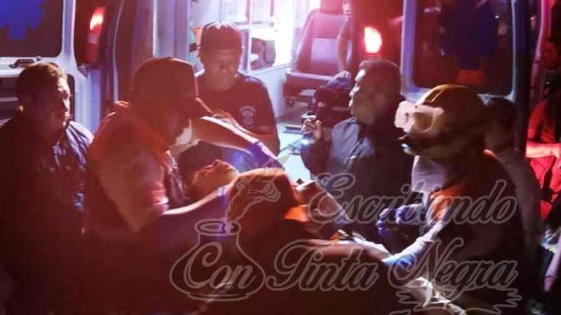 CHOCAN MOTOCICLISTAS CONTRA TAXI