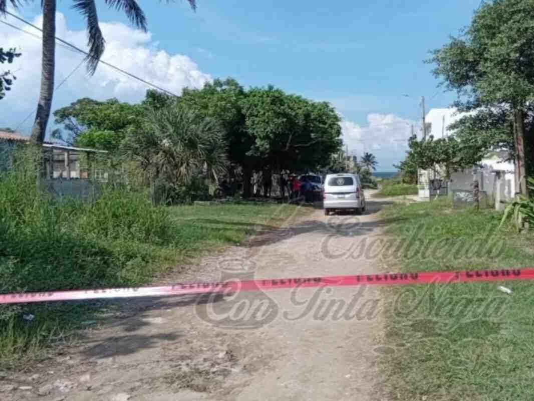 LO ACRIBILLAN AFUERA DE SU CASA