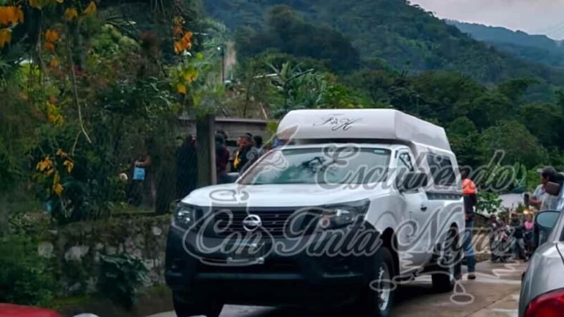 JOVENCITA ESCAPA POR LA PUERTA FALSA