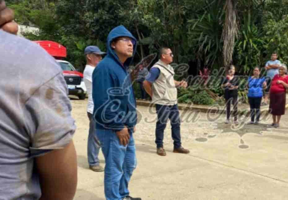 EXIGEN DESTITUCIÓN DE DIRECTOR DE CAEV DE IXHUATLÁN
