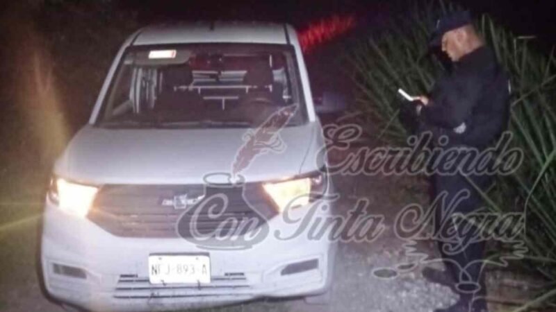 ROBAN CAMIONETA EN BARRANCA DE TOMATLÁN; LO RECUPERAN EN MONTE BLANCO