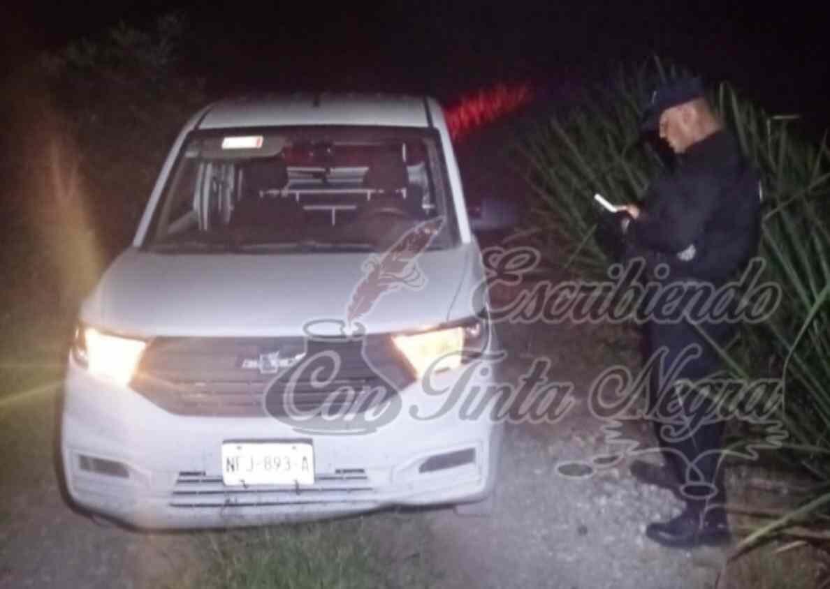 ROBAN CAMIONETA EN BARRANCA DE TOMATLÁN; LO RECUPERAN EN MONTE BLANCO