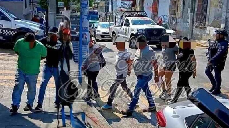 DETIENEN A 5 POLICÍAS DE ATOYAC Y CONCENTRAN AL RESTO EN XALAPA