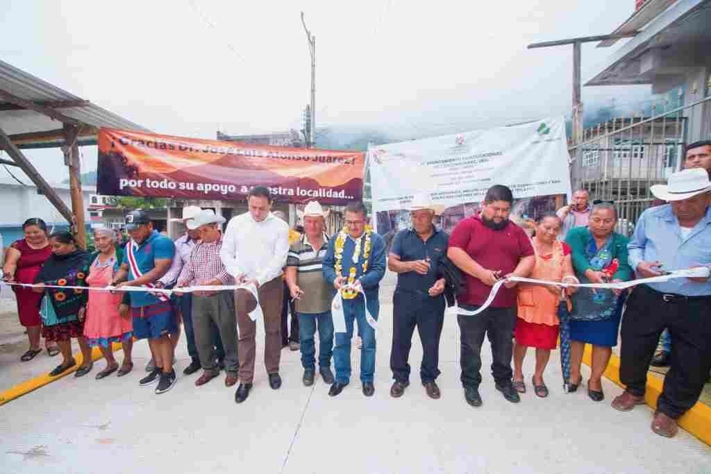 INAUGURA ALCALDE DE COSCO OBRAS EN TETLAXCO