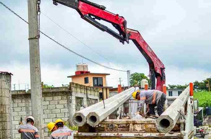 AMPLÍAN RED ELÉCTRICA EN COLONIA LAS FLORES