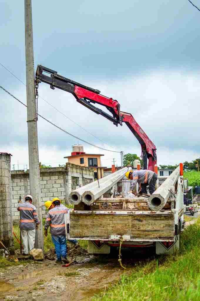 AMPLÍAN RED ELÉCTRICA EN COLONIA LAS FLORES