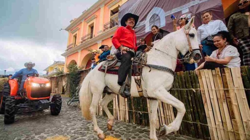 CELEBRAN MAGNA CABALGATA EN COSCOMATEPEC