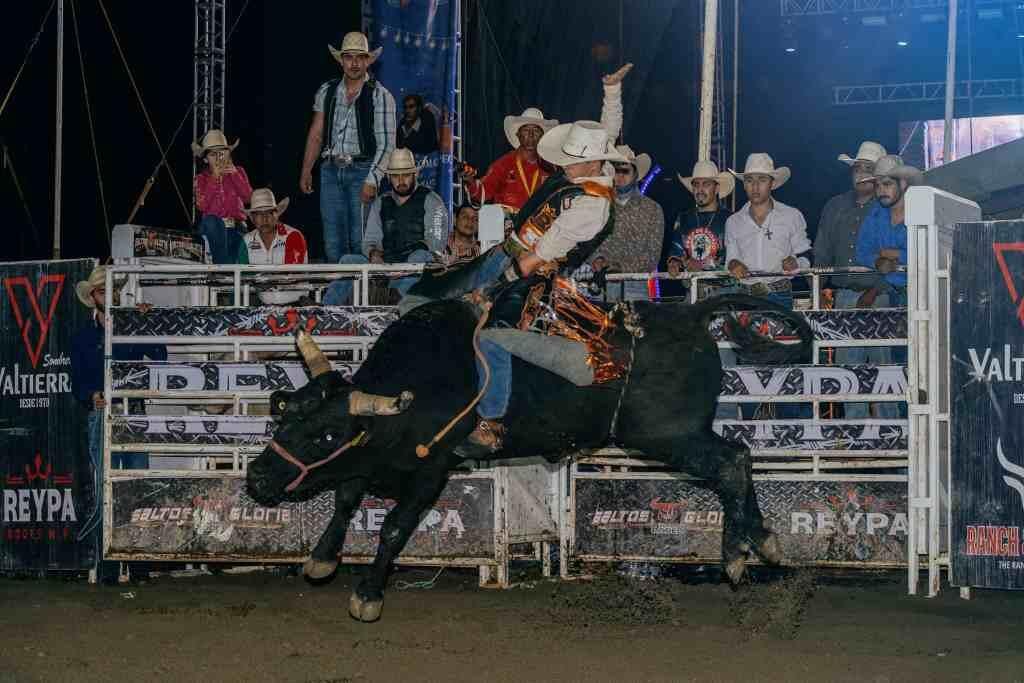 CON RODEO, CIERRA FERIA DE COSCOMATEPEC