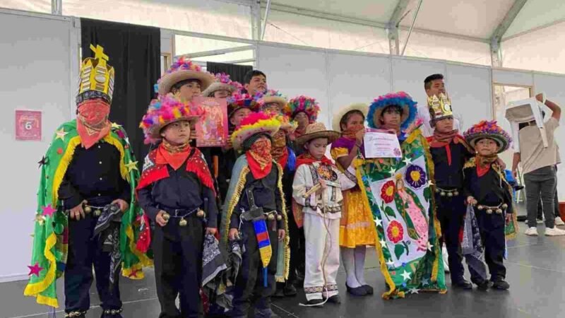 SE PRESENTA CON ÉXITO COLECTIVO MÁSCARAS DE LA NIEBLA EN FERIA NACIONAL CULTURAL