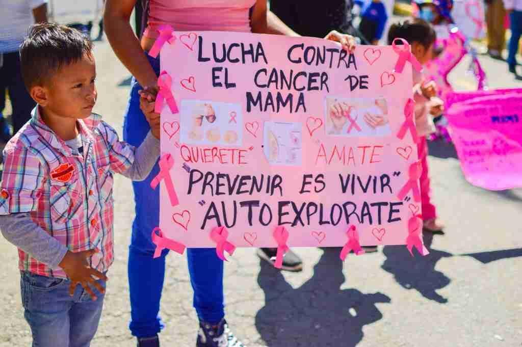 TOMATLÁN SE UNE AL MES ROSA