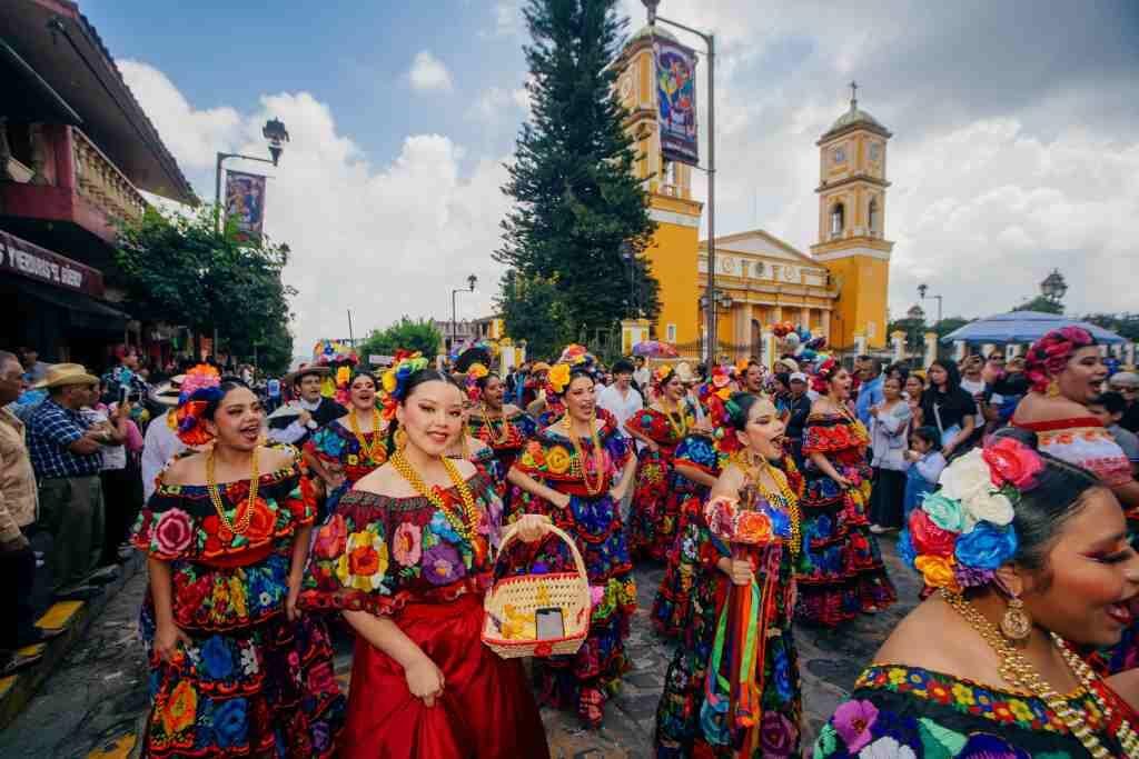 UN ÉXITO, CUARTO FESTIVAL INTERNACIONAL DE FOLKLORE