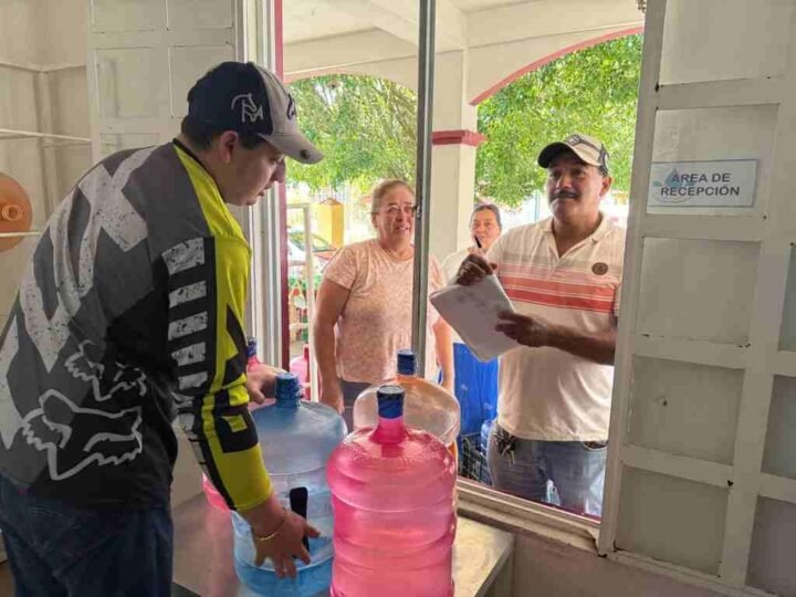 AYUNTAMIENTO OFRECE AGUA DE PLANTAS PURIFICADORAS