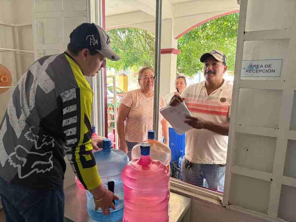 AYUNTAMIENTO OFRECE AGUA DE PLANTAS PURIFICADORAS