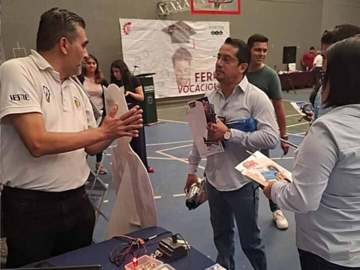 PARTICIPA TECNOLÓGICO DE HUATUSCO EN FERIA PROFESIOGRÁFICA