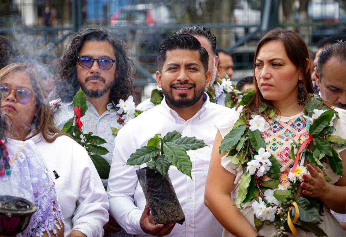 REFRENDA ALEJANDRO PORRAS COMPROMISO CON LA CAFETICULTURA