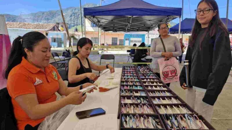 INICIA ENTREGA DE LENTES EN CALCAHUALCO