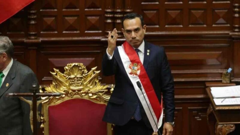 JOSÉ JERÍ ASUME COMO PRESIDENTE INTERINO DE PERÚ TRAS LA DESTITUCIÓN DE BOLUARTE