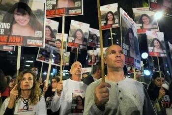 HAMÁS ENTREGA 28 CUERPOS Y PROMETE LA LIBERACIÓN DE 20 REHENES VIVOS