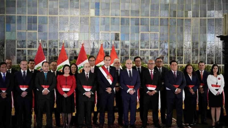 PRESIDENTE INTERINO DE PERÚ FORMA SU GABINETE HASTA LAS ELECCIONES DE 2026