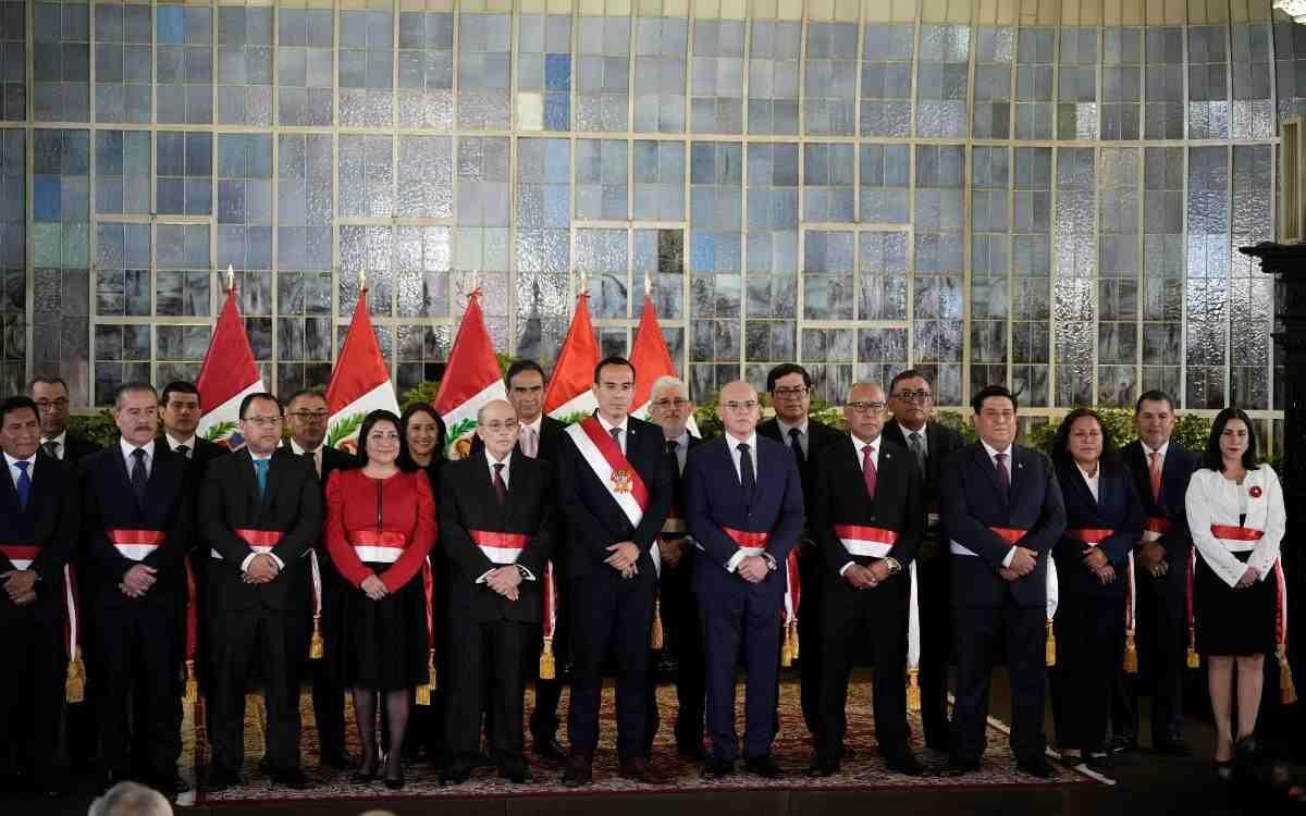 PRESIDENTE INTERINO DE PERÚ FORMA SU GABINETE HASTA LAS ELECCIONES DE 2026