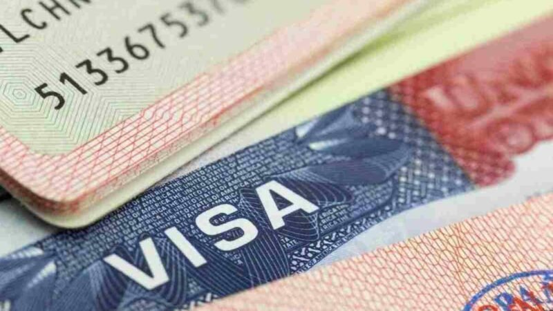 EU QUITA VISAS A 50 POLÍTICOS MEXICANOS