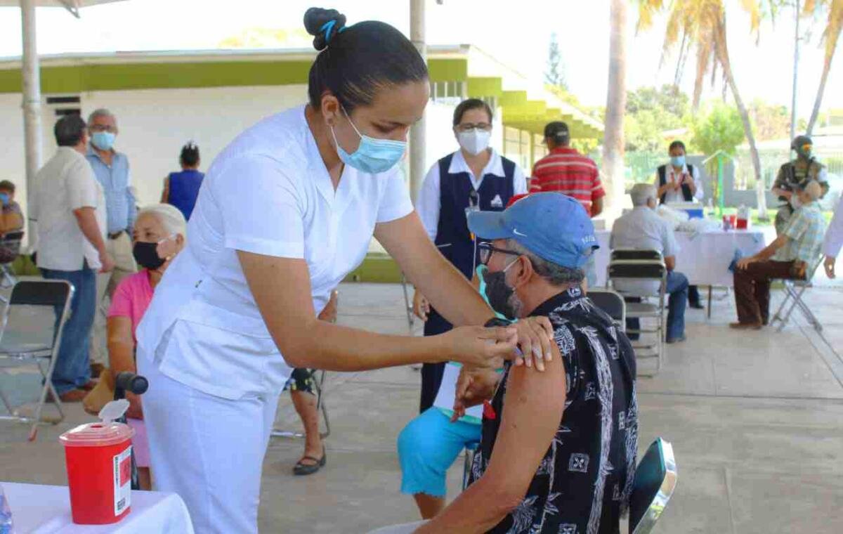 SSA HA APLICADO MÁS DE 49 MIL VACUNAS EN LOS ESTADOS AFECTADOS POR LAS LLUVIAS