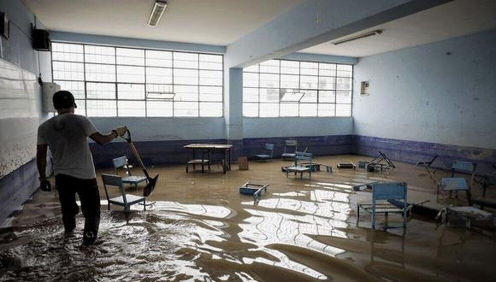 ESTUDIANTES REGRESAN A CLASES EN LOS 5 ESTADOS AFECTADOS POR LAS LLUVIAS