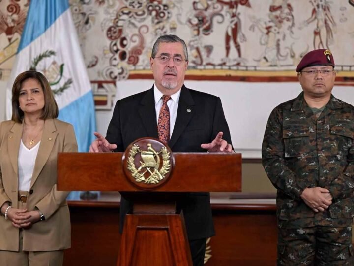 PRESIDENTE DE GUATEMALA DENUNCIA INTENTO DE GOLPE DE ESTADO