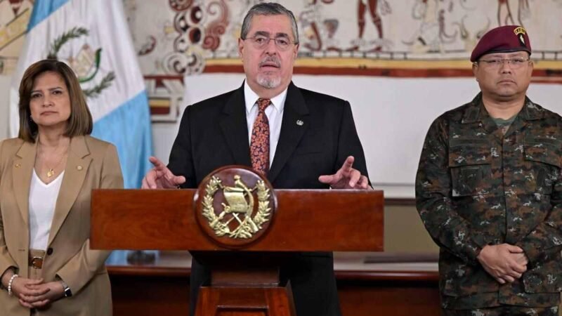 PRESIDENTE DE GUATEMALA DENUNCIA INTENTO DE GOLPE DE ESTADO