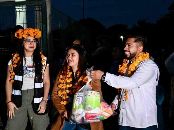 LLEVAN APOYOS A CHICONTEPEC Y BENITO JUÁREZ