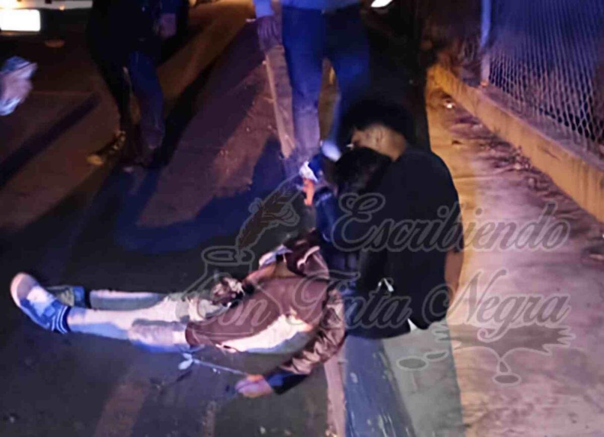 DERRAPA PAREJA DE MOTOCICLISTAS; IBAN EBRIOS