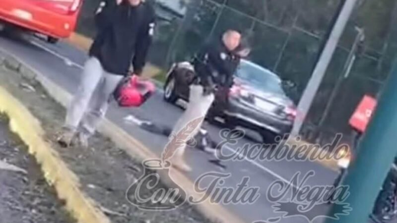 EMBISTE Y MATA AU A MOTOCICLISTA