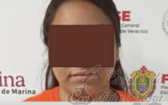 COLOCÓ NARCO MANTA; LA ACUSAN DE TERRORISMO